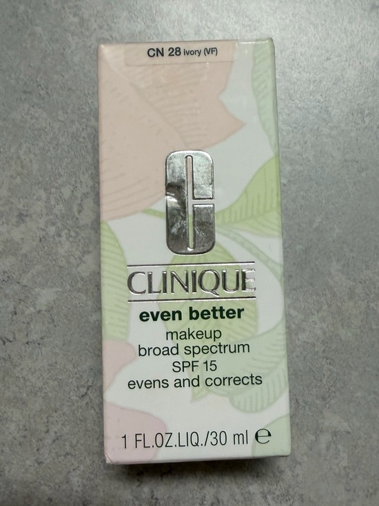 Clinique Other - Clinique Even Better Makeup SPF 15 - Ivory (CN 28)
